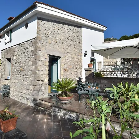 Dimora Delle Birbe * SantʼAgata sui Due Golfi
